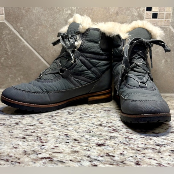 Rock & Candy Danlea Faux Fur Lace Up Booties Gray Water Repellent Women’s 8.5 - Picture 3 of 10